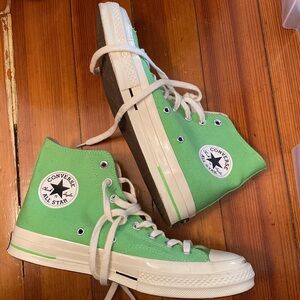 Green Converse Women’s 10 high top Chuck Taylor All Star